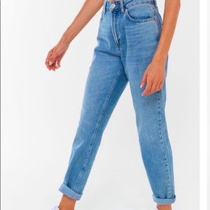 BDG High-Waisted Mom Jean – Washed Denim